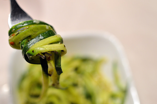 Spicy Garlic Parmesan Zoodles {Zucchini Noodles} -- You can adjust the heat. Simple weeknight side or light meal. ~ www.thatsquareplate.com