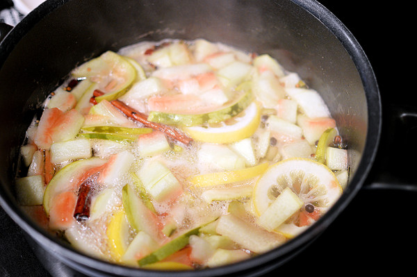 Pickled Watermelon Rind ~ A surprisingly sweet, delicious pickled treat! From www.thatsquareplate.com