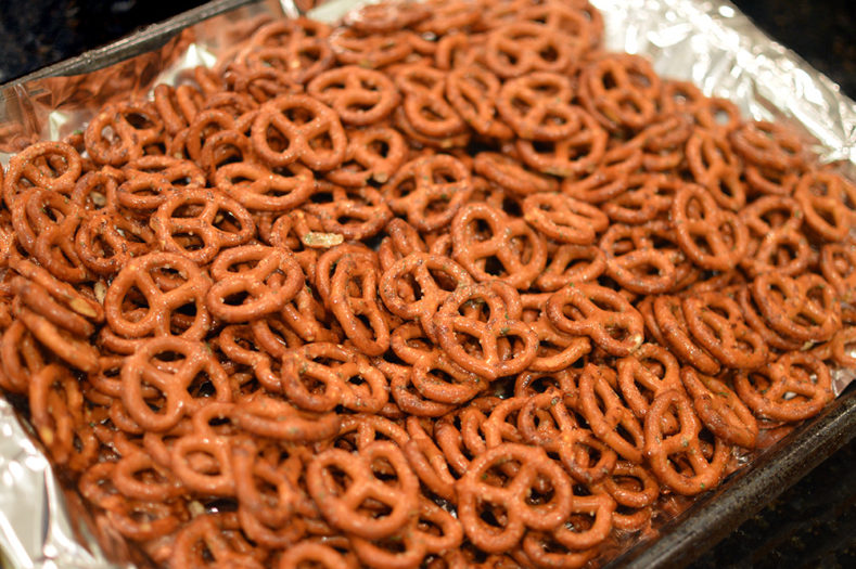 Ranch Pretzels | That Square Plate