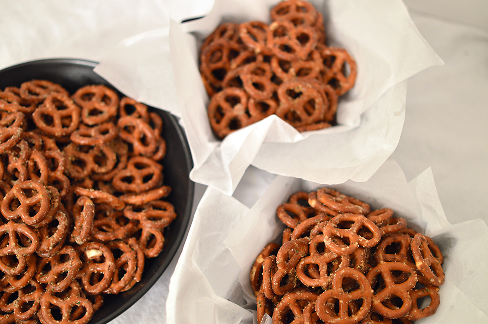 Ranch Pretzels | That Square Plate